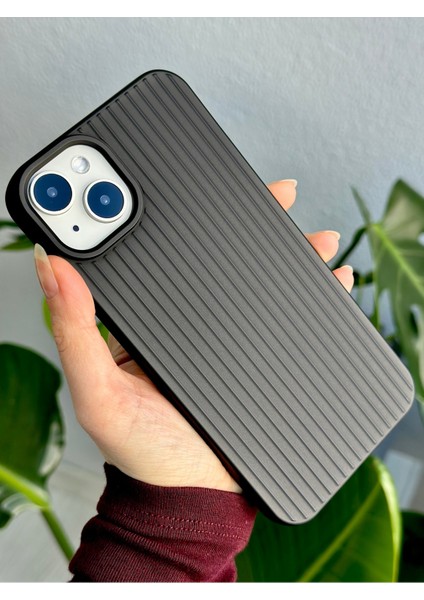 Iphone 13 - 14 ve 15 Uyumlu 3D Serrated Kabartma Parlak Silikon Kılıf modelleri