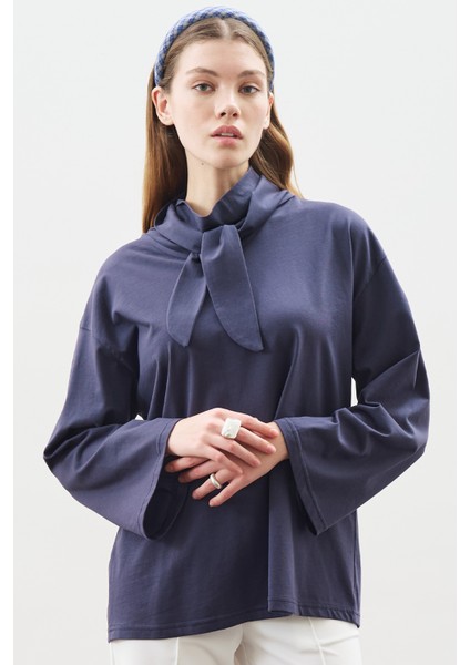 Yüksek Yaka Bağlamalı Bluz Lacivert fiyatları
