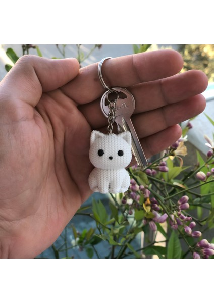 Beyaz Kedi Anahtarlık – Örgü Desenli Sert Figür | Amigurumi Tarzı Hediyelik Aksesuar fiyatları