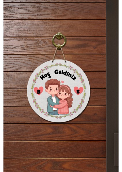 Kapı Süsü Hoş Geldiniz Genç Sevimli Çift Ahşap Baskı Kişiye Özel Tasarım