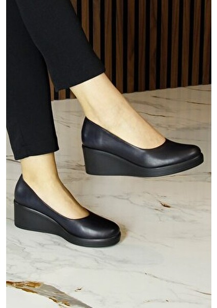 Mabel Lacivert Hakiki Dana Derisi Yuvarlak Burun Dolgu Topuklu Günlük Ayakkabı