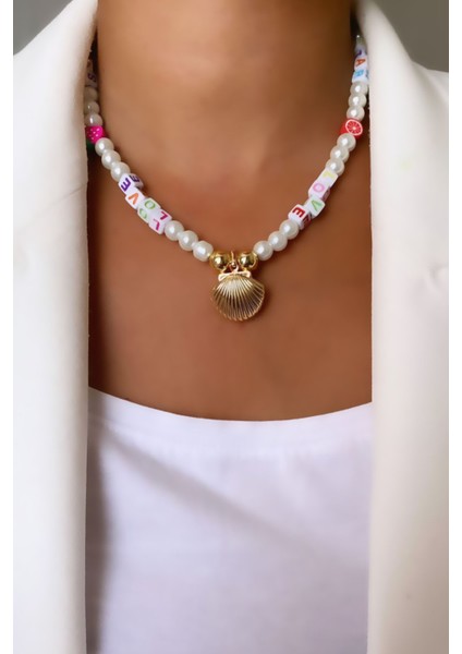 Istiridye Uçlu Love Yazılı Inci Kolye