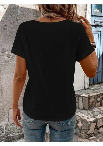 Kadın Kısa Kollu V Yakalı Şerit Detaylı Viskon Bluz fiyatları