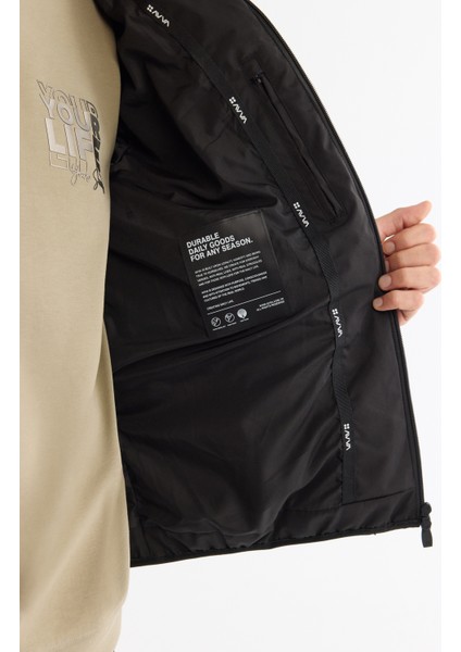 Erkek Siyah Kapüşonlu Su İtici Rüzgar Geçirmez Comfort Fit Mont A42Y6041