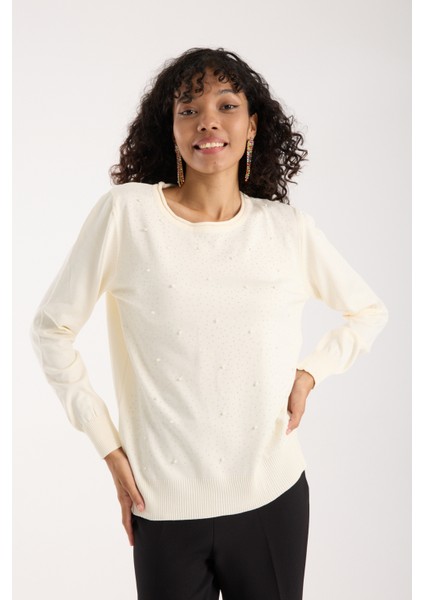 Kadın Ekru Elit Viskon Kumaş Taş ve Inci Detaylı Yuvalak Yaka Triko Bluz