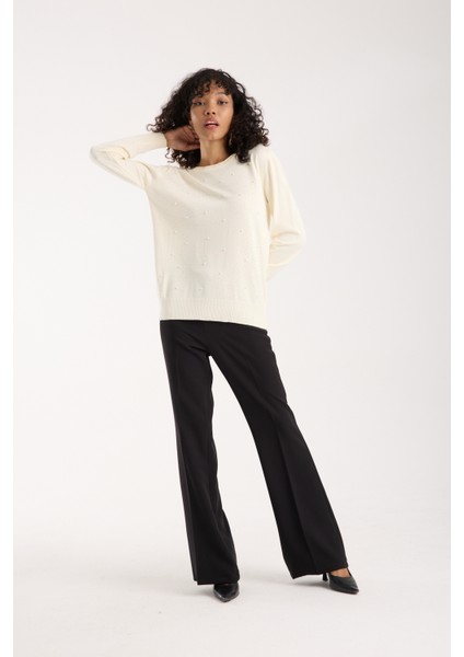 Kadın Ekru Elit Viskon Kumaş Taş ve Inci Detaylı Yuvalak Yaka Triko Bluz indirimleri
