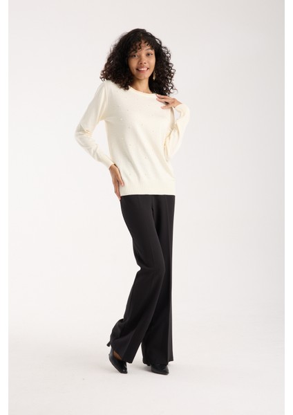 Kadın Ekru Elit Viskon Kumaş Taş ve Inci Detaylı Yuvalak Yaka Triko Bluz