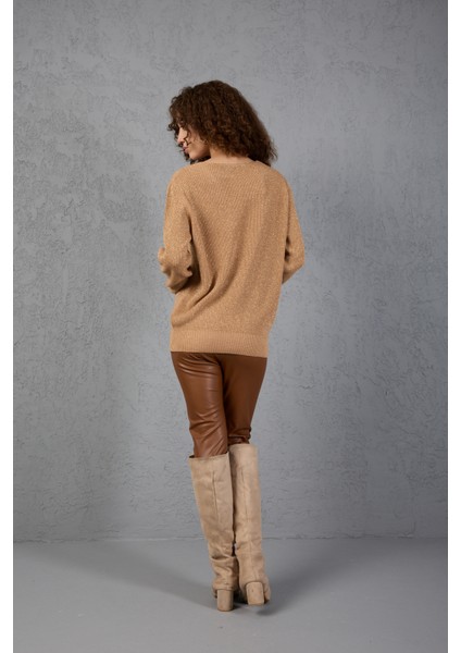 Kadın Bej Simli Selanik Örgü Baklava Desenli Geniş Manşetli V Yaka Triko Kazak