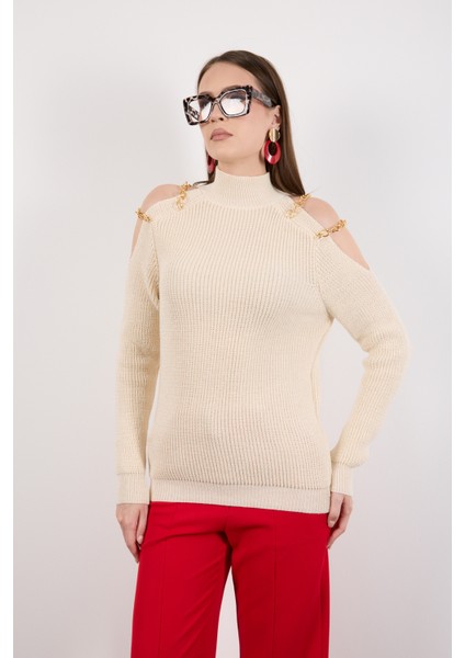 Kadın Ekru Zincir Detaylı Omuz Dekolteli Yarım Balıkçı Yaka Simli Triko Kazak modelleri