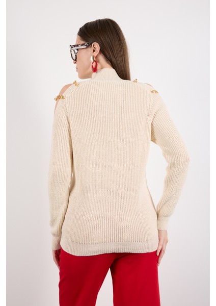 Kadın Ekru Zincir Detaylı Omuz Dekolteli Yarım Balıkçı Yaka Simli Triko Kazak fırsatları