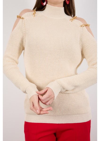 Kadın Ekru Zincir Detaylı Omuz Dekolteli Yarım Balıkçı Yaka Simli Triko Kazak indirimleri