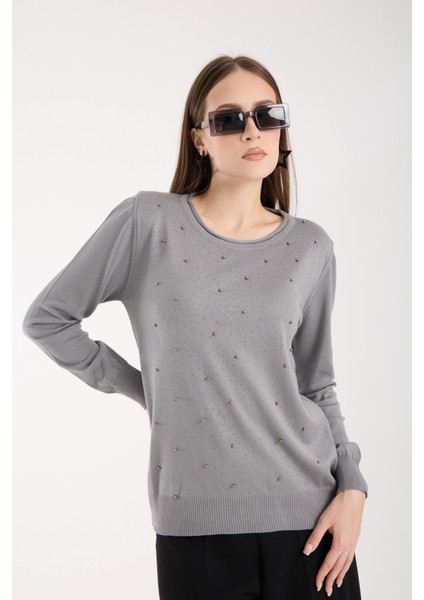 Kadın Gri Elit Viskon Kumaş Taş ve Inci Detaylı Yuvalak Yaka Triko Bluz fiyatları