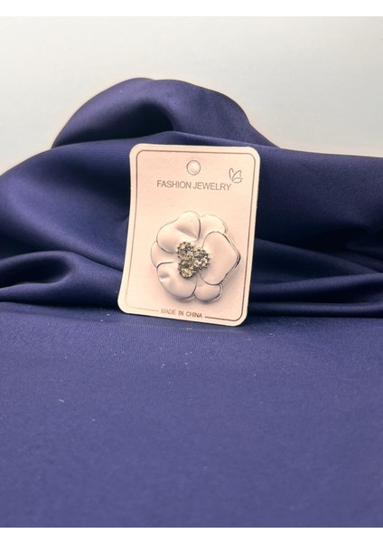 Beyaz Kamelya Çiçek Broşyaka Iğnesi