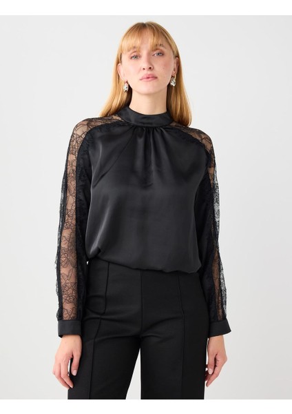 Siyah Dik Yaka Kollu Dantel Detaylı Saten Dokuma Bluz