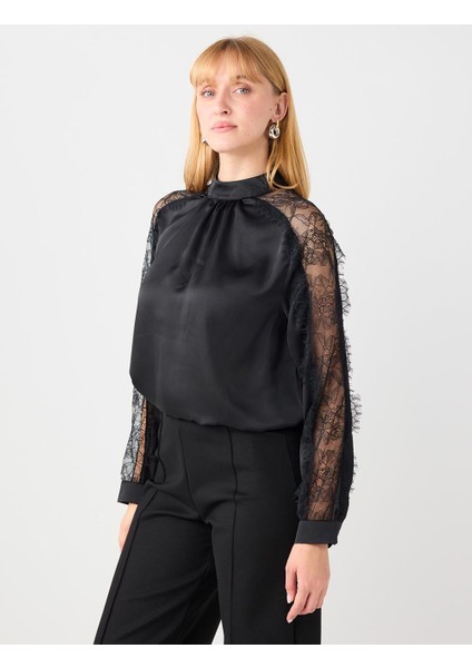 Siyah Dik Yaka Kollu Dantel Detaylı Saten Dokuma Bluz modelleri