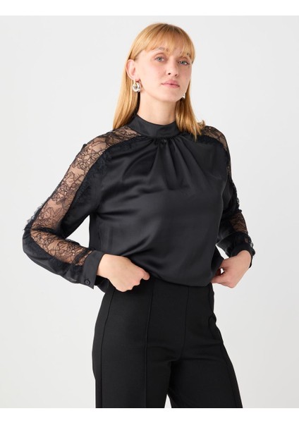Siyah Dik Yaka Kollu Dantel Detaylı Saten Dokuma Bluz fırsatları