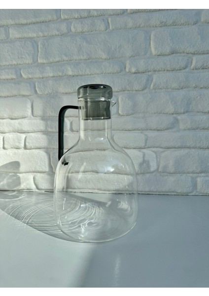 Renkli Kapak ve Kulplu Borosilikat Cam Sürahi 1.9 L