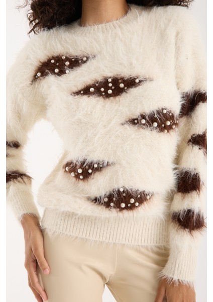 Kadın Krem Sakal Iplik Taş ve Inci Detaylı Bisiklet Yaka Triko Kazak modelleri