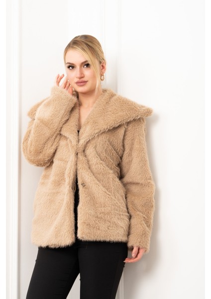 Geniş Yaka Peluş Kürk Kısa Kaban 2625