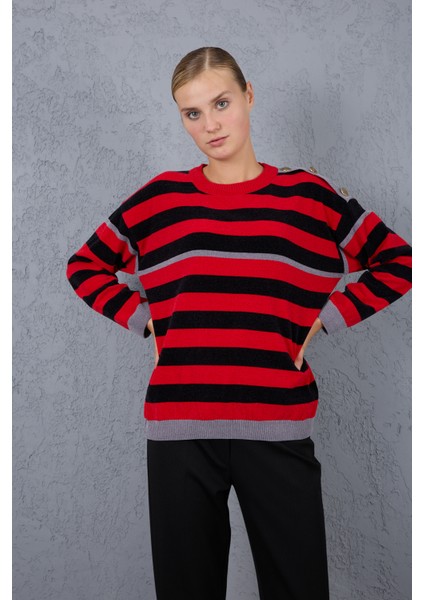 Kadın Kırmızı-Siyah Çizgili Şönil Kadife Bisiklet Yaka Omuzda Düğme Detaylı Triko Kazak fırsatları