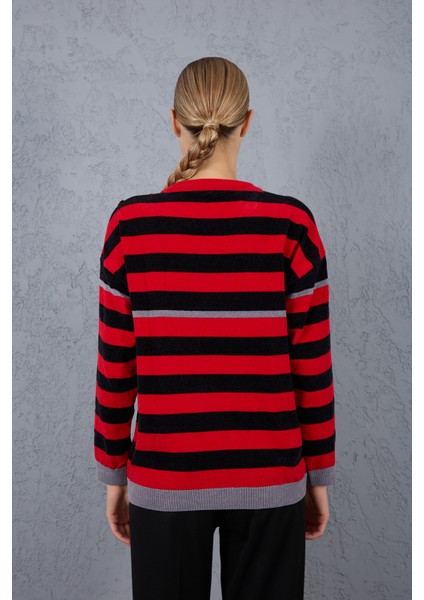 Kadın Kırmızı-Siyah Çizgili Şönil Kadife Bisiklet Yaka Omuzda Düğme Detaylı Triko Kazak indirimleri