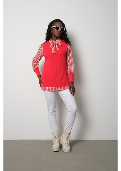 Kadın Kırmızı Fitilli Triko Süveter ve Kareli Gömlek Ikili Kombin