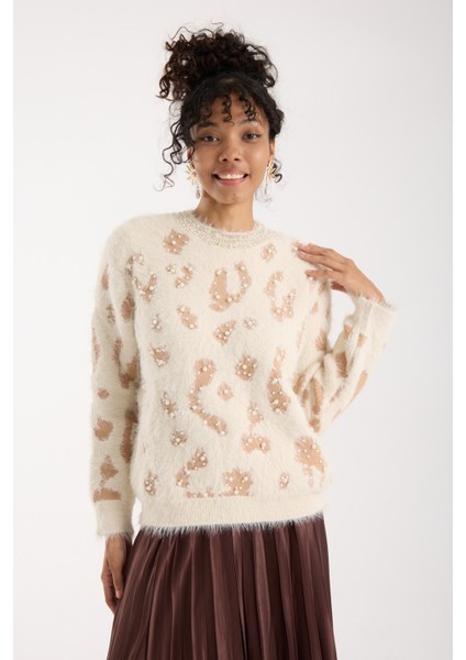 Kadın Ekru Sakal Iplik Taş ve Inci Detaylı Bisiklet Yaka Triko Kazak
