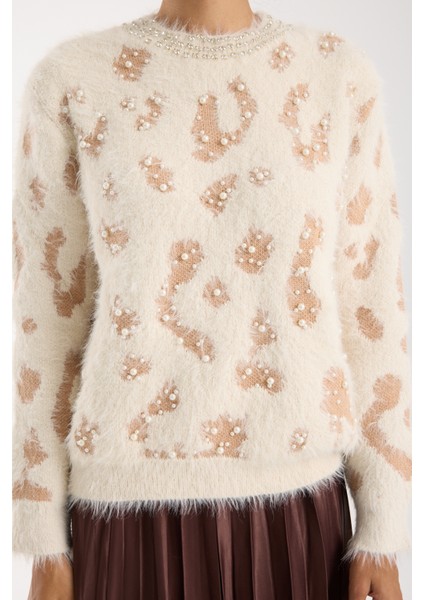 Kadın Ekru Sakal Iplik Taş ve Inci Detaylı Bisiklet Yaka Triko Kazak fırsatları