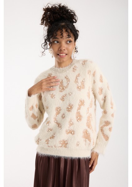 Kadın Ekru Sakal Iplik Taş ve Inci Detaylı Bisiklet Yaka Triko Kazak indirimleri