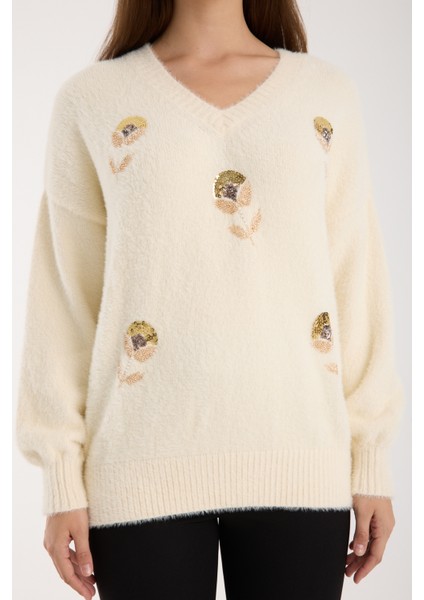 Kadın Ekru Sakal Iplik Balon Kollu Boncuk Nakışlı V Yaka Triko Kazak modelleri