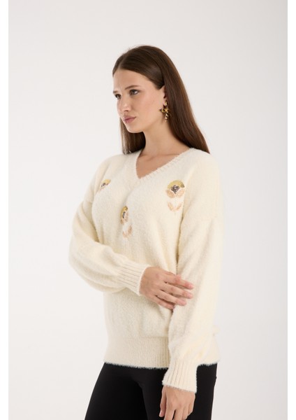 Kadın Ekru Sakal Iplik Balon Kollu Boncuk Nakışlı V Yaka Triko Kazak indirimleri