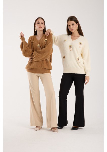 Kadın Ekru Sakal Iplik Balon Kollu Boncuk Nakışlı V Yaka Triko Kazak