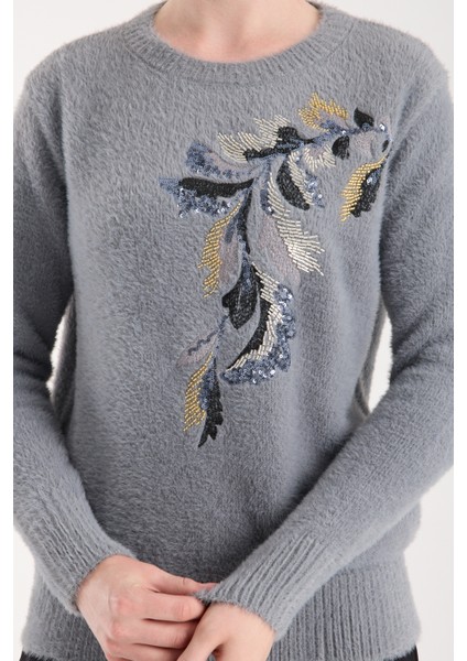 Kadın Gri Sakal Iplik Yaprak Desenli Boncuk Nakışlı Bisiklet Yaka Triko Kazak fırsatları