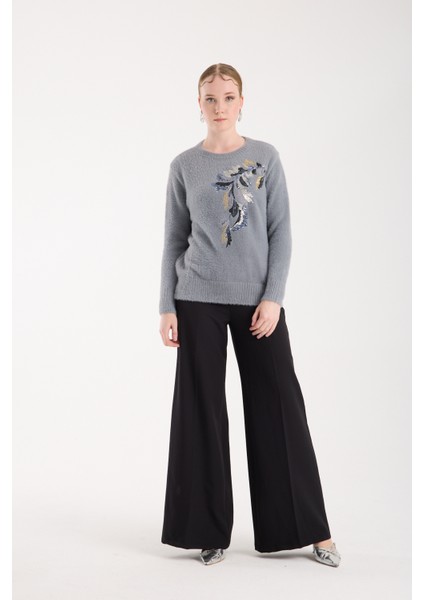 Kadın Gri Sakal Iplik Yaprak Desenli Boncuk Nakışlı Bisiklet Yaka Triko Kazak