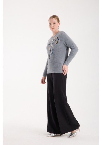 Kadın Gri Sakal Iplik Yaprak Desenli Boncuk Nakışlı Bisiklet Yaka Triko Kazak