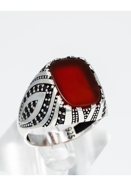 Kırmızı Akik Taşlı 925 Ayar Gümüş Erkek Yüzük – Estetik ve Dikkat Çekici Tasarım