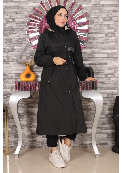 Yazı Detaylı Kapşonlu Mont Siyah 15900