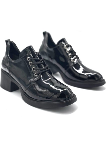 Kalın Kauçuk Taban Bağcıklı Günlük Kadın Ayakkabı Rugan Siyah fiyatları