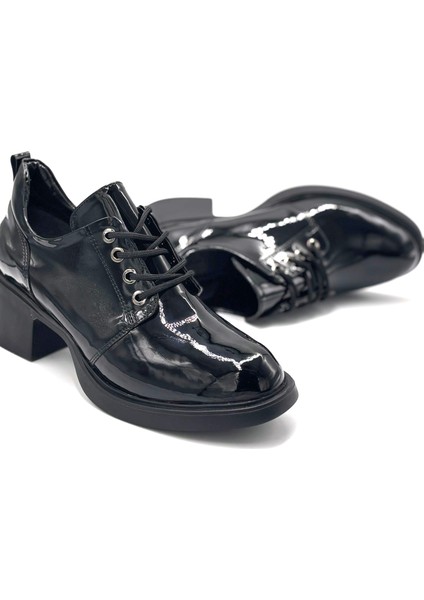 Kalın Kauçuk Taban Bağcıklı Günlük Kadın Ayakkabı Rugan Siyah modelleri