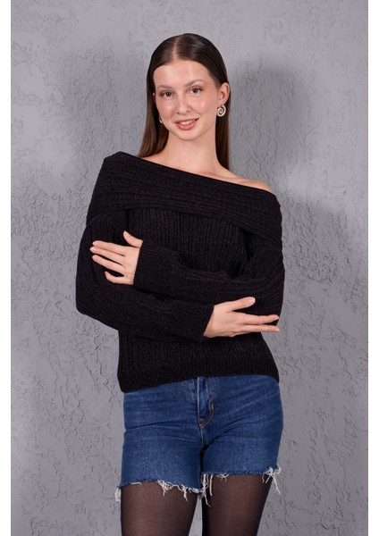 Kadın Siyah Şönil Kadife Carmen Yaka Triko Kazak fiyatları