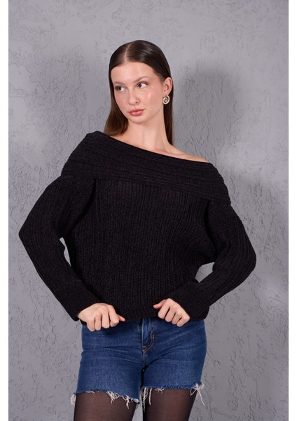 Kadın Siyah Şönil Kadife Carmen Yaka Triko Kazak fırsatları