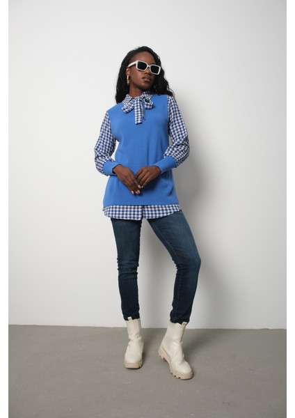 Kadın Mavi Fitilli Triko Süveter ve Kareli Gömlek Ikili Kombin