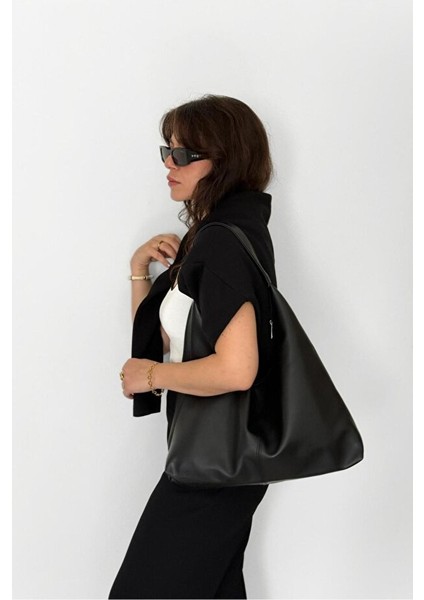 Salaş Görünümlü ve Geniş Hacimli Suni Deri Kadın Shopper Omuz Çantası