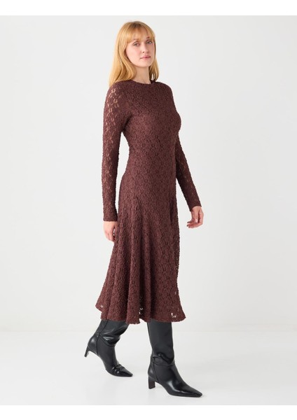 Acı Kahve Dar Kesim Yuvarlak Yaka Dantelli Uzun Elbise fiyatları