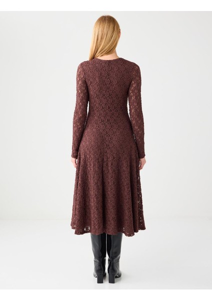 Acı Kahve Dar Kesim Yuvarlak Yaka Dantelli Uzun Elbise indirimleri
