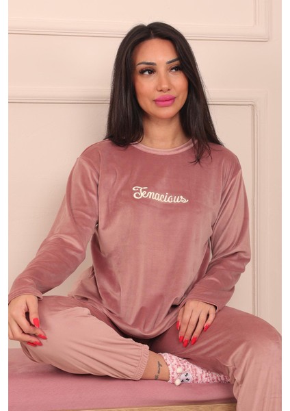 Kadın Sloganlı Uzun Kollu Paçası Manşetli Kadife Pijama Takımı