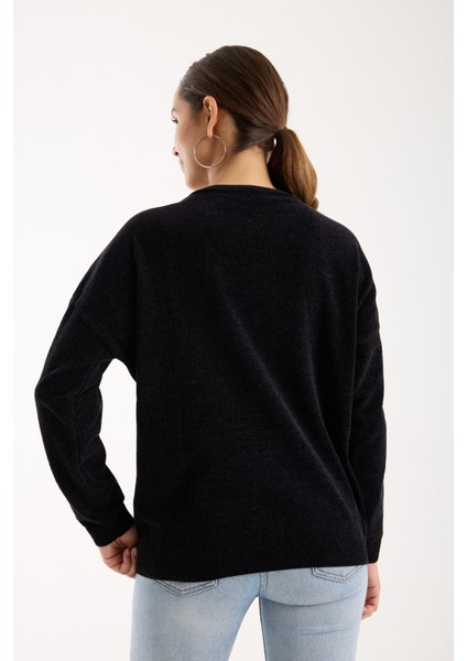 Kadın Siyah Şönil Kadife Renk Bloklu Taş Detaylı Bisiklet Yaka Triko Kazak