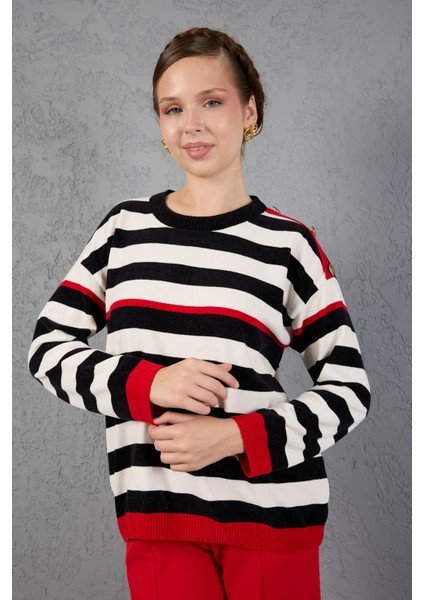 Kadın Siyah-Beyaz Çizgili Şönil Kadife Bisiklet Yaka Omuzda Düğme Detaylı Triko Kazak