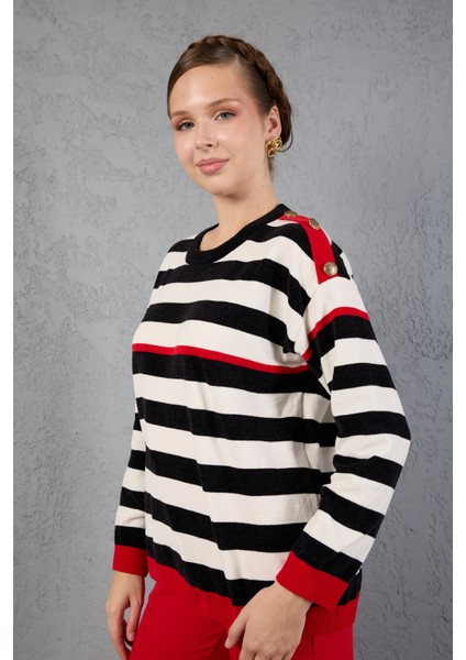 Kadın Siyah-Beyaz Çizgili Şönil Kadife Bisiklet Yaka Omuzda Düğme Detaylı Triko Kazak fiyatları