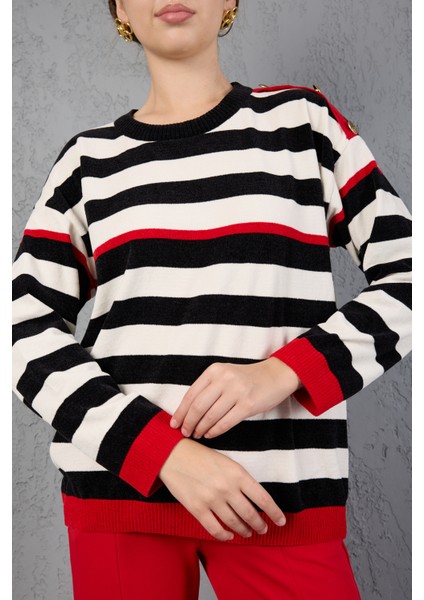 Kadın Siyah-Beyaz Çizgili Şönil Kadife Bisiklet Yaka Omuzda Düğme Detaylı Triko Kazak